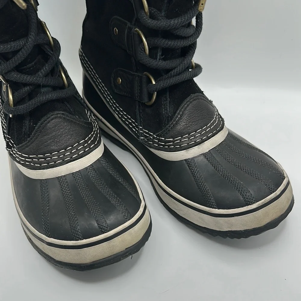 Sorel Sz 7 Black and Tan Winter‎ Boots with Faux Fur Trim